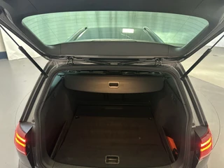 Volkswagen Golf Variant 1.5 TSI 150pk DSG Highline R-Line Stoelverwarming LED Camera Virtual Cockpit / 19