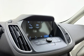 Ford C-Max 1.0 Titanium 125pk | Navigatie | Camera | Climate Control | Lederen Bekleding | Stoel - Voorruitverwarming | Weinig Kilometers | Parkeersensoren / 24