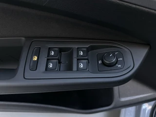 Volkswagen Golf Variant 1.0 TSI 110pk Golf Trekhaak Parkeersensoren Stoelverwarming / 19