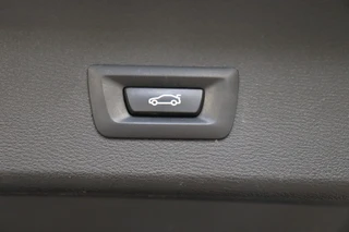 BMW X1 sDrive20i High Executive xLine Automaat  / Navigatiesysteem Plus / Trekhaak / Achteruitrijcamera / Leder / Head-Up Display / 18 Inch / 18 Inch / Stoelverwarming / Extra Getint Glas / Lichtpakket / 37