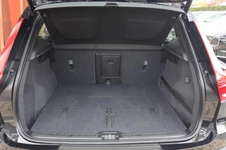 Volvo XC40 T4 Momentum | Stoelverwarming | Trekhaak | Parkeercamera | Keyless / 12