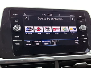Volkswagen T-ROC 1.5 TSI Style | Automaat | Adaptive cruise | Parkeersensoren | Airco / 19