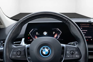 BMW X1 xDrive25e Frozen Grey l Pano l Trekhaak l Harman Kardon l Leder l 360° Camera / 15