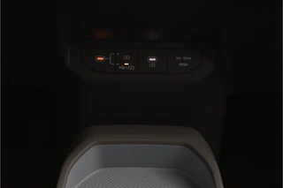 Kia EV3 Plus 81.4 kWh  - Prijs incl. €3.000,- inruilpremie - Stoel/Stuur Verwarming - Climate Control - Draadloze oplader - Navigatie - Fabrieksgarantie tot 06-2033 / 44