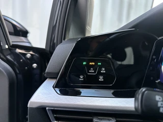 Volkswagen Golf 1.0 TSI 110pk Life Sfeerverlichting Navigatie App-Connect DAB+ / 26
