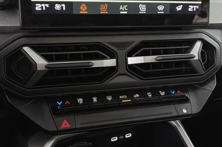 Dacia Bigster 1.8 Hybrid 155 Journey Panoramadak Stuur-Stoelverwarming Trekhaak / 25