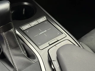 Lexus UX 250h Comfort Line | Trekhaak | Camera | Adaptive Cruise | Stoel-/Stuurverwarming | CarPlay / 16