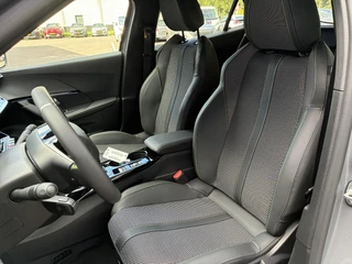 Peugeot 2008 1.2 Hybrid 145pk GT | Automaat | Dode hoekbewaking | Rondom zicht camera | Navigatie full map | 17 inch LichtMetaal / 11