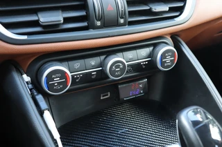 Alfa Romeo Giulia 2.0T SUPER AUT ORIG.NL/A.CarPlay/Ad.Cruise/Stuur&Stoelverw./18inch 114dkm! / 50
