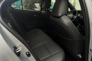 Lexus UX 250h F Sport Line | CAMERA | ADAPTIVE | KEYLESS | CARPLAY / 29