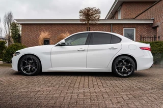 Alfa Romeo Giulia 2.0T Super 200 PK Aut Pano Keyless Half/Leder Xenon 19'' / 6