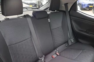 Toyota Yaris 1.5 HYBRID 115 STYLE STOEL-STUUR VERW. DODEHOEK LED KOPLAMPEN KEYLESS PARK.SENSOREN V+A / 35