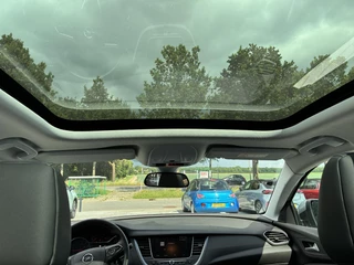 Opel Grandland X 130 PK 8-Traps Automaat | Climate control | Panorama dak | Winterpakket | Navigatie | Parkpilot | LM-Velgen | Trekhaak | AGR | Xenon verlichting / 17
