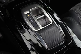 Peugeot e-2008 EV GT 50 kWh Achteruitrijcamera Apple Carplay Dodehoek LED Koplampen / 26