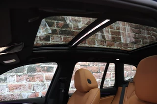 BMW X3 xDrive20i High Executive xLine Automaat  / Navigatiesysteem Professional / Panoramadak / Trekhaak / Leder / Parkeersensoren voor+achter / 19 Inch / Sportstoelen / LED / Stoelverwarming / Climate Control / 24