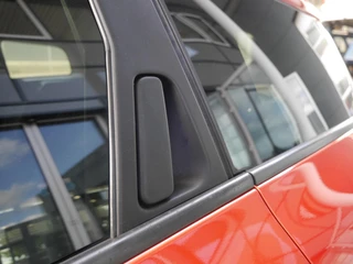 Renault Clio Estate 0.9 TCe Limited 90pk | Navigatie | Trekhaak | Airco | Cruise Control | Parkeerhulp achter | Extra getint glas | Lichtmetalen velgen / 13