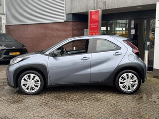 Toyota Aygo X PLAY / 6