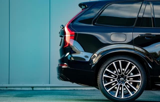 Volvo XC90 T8 Plug-in hybrid AWD MY 2027 Vanaf €76.945,- / 13