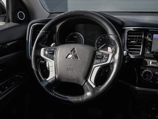 Mitsubishi Outlander 2.0 PHEV instyle | Leder | Xenon | 360 camera | Keyless | Stoelverwarming | PDC v+a / 24