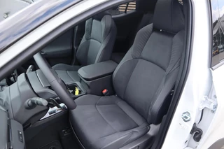Toyota C-HR+ EXECUTIVE AWD 77KWH NIEUW&DIRECT LEVERBAAR! PANODAK BLIND-SPOT P-SENSOREN 360°CAMERA STOEL/STUURVERW. WARMTEPOMP EL-ACHTERKLEP / 19