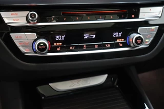 BMW X3 xDrive30i High Executive xLine Automaat  / Panoramadak / Trekhaak / Sportstoelen / Leder / 19 Inch / Driving Assistant Plus / Hifi / LED / Head-Up Display / Achteruitrijcamera / Stoelverwarming / Adaptief Onderstel / Multifunctioneel Instrumentenpaneel / 45