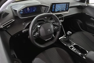 Peugeot 208 1.2 PureTech Allure Pack Stoelverwarming Keyless Adaptieve Cruise Control Apple CarPlay / 6