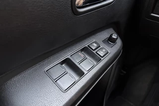 Suzuki Ignis 1.2 Smart Hybrid Style 83pk | Automaat | Navigatie | Climate Control | Cruise Control | Camera | Stoelverwarming | Keyless Start en Entry / 17