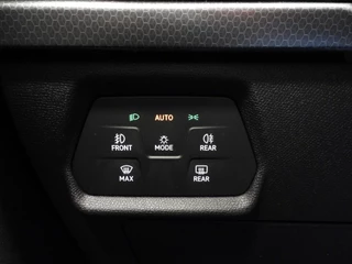 SEAT Leon Sportstourer 1.0 eTSI Aut. Style Business Intense NAVI/CAMERA/LED/TREKH./17"LMV! / 20