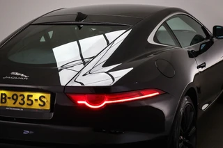 Jaguar F-TYPE 3.0 V6 Coupé | PANORAMADAK | CLIMA | STUURVERWARMING | CAMERA | 19" / 24