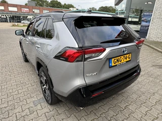 Toyota RAV4 2.5 Plug-in Hybrid AWD BI-TONE PLUS JBL-AUDIO NAVI HEAD-UP BLIND SPOT 360° CAMERA STOEL/STUURVERW EL-KLEP APPLE/ANDROID 1500KG TREKGEW KLASSE 3 ALARM 4S-BANDEN / 4