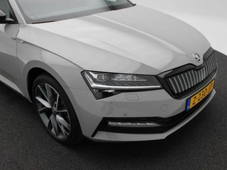 Škoda Superb Combi 1.4 TSI iV Sportline Business | Trekhaak | Camera | Stoel/Stuur Verwarming | Carplay | Navigatie | Climatronic | 19 Inch | 39.084 Km !! / 15