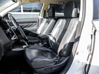 Mitsubishi Outlander 2.0 PHEV instyle | Leder | Xenon | 360 camera | Keyless | Stoelverwarming | PDC v+a / 6