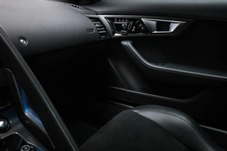 Jaguar F-TYPE 3.0 V6 Coupé | PANORAMADAK | CLIMA | STUURVERWARMING | CAMERA | 19" / 37