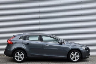 Volvo V40 1.6 T3 MOMENTUM NAVI / PDC / STOEL VERW. / TREKHAAK / 7