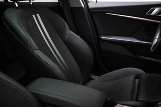 BMW 1-serie 118i Business Edition | SPORT LINE | PANORAMADAK | SPORTSTOELEN | DAB | APPLE / 11