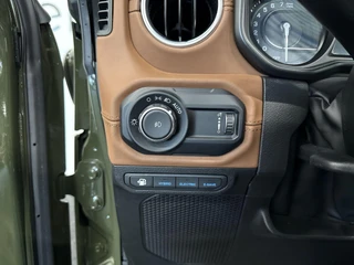Jeep Wrangler Unlimited 4xe 380 Sahara PHEV | FACELIFT | EL. STOELEN / 27