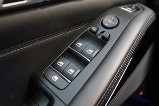 BMW X5 xDrive45e High Executive xLine Automaat  / Panoramadak / SOH 82% / Live Cockpit Professional / Trekhaak / Luchtvering / Stoelventilatie / Personal CoPilot Pack /  Comfortstoelen / Nappa Leder / Harman Kardon / Stoelverwarming / Head-Up Display / Active Steering / Individual Dashboard Leder / 39