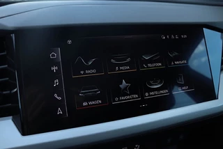 Audi Q4 e-tron 40 e-tron 204 PK l Adaptive Cruise / 15
