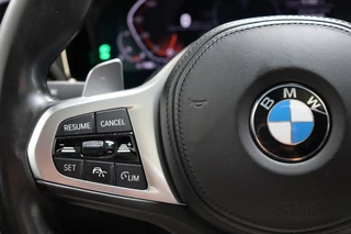 BMW 3 Serie Sedan 330i Executive M Sport Pakket Automaat  / Live Cockpit Professional / Schuif-/kanteldak / Sportstoelen / Achteruitrijcamera / Active Cruise Control met Stop en Go-functie / 19 Inch / Hifi / M Sportremsysteem / Leder / Shadow Line / Neerklapbare Achterbank / Extra Getint Glas / 31