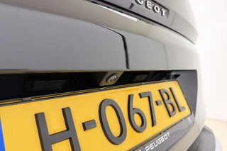 Peugeot 3008 1.2T Allure | 130PK | Elektrische Achterklep | Afneembare trekhaak | Keyless Entry & Start | 19'' Lichtmetalen velgen | Navigatie | DAB + | Camera Achter | 1e eigenaar! / 12
