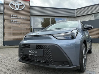 Toyota Aygo X HYBRID 115 PLAY NIEUW & DIRECT LEVERBAAR!!! APPLE/ANDROID CLIMA AD-CRUISE CAMERA 17" LM-VELGEN / 8