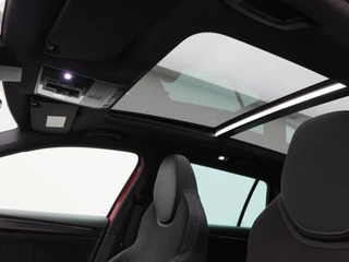 Škoda Superb Combi 1.5 TSi 150 Pk Automaat Sportline Business | Panoramadak | Trekhaak | Virtual Cockpit | Adaptive Cruise | Camera | LED | 19 Inch | 53.466 Km! / 25