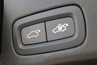 Volvo XC60 2.0 T6 Plug-in hybrid AWD Plus Black Edition  | Panoramadak | H/K | Camera | Leder / 37