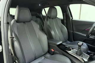 Peugeot 2008 1.2 PureTech GT 130 PK | Handgeschakeld | Camera | Climate Control | Adaptive Cruise Control | 3-D Instrumentenpaneel | Start/stop | 1e eigenaar | BTW auto / 14