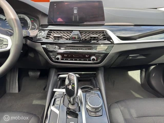 BMW 5-serie Touring 530i xDrive / Panoramadak / M-sport / 31