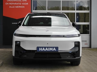 Leapmotor B10 Design ProMax 67.1 kWh Wltp 434km | 750kg trekgewicht | Stoel en stuur verwarming | 360 graden camera | Lederen bekleding | Panoramadak | Led | Regensensor | Sfeerverlichting | Elektrisch verstelbare voorstoelen / 2