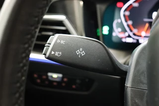 BMW 3 Serie Sedan 318i Executive Sport Line Automaat  / Live Cockpit Professional / Stoelverwarming / Parkeersensoren voor+achter / LED / 18 Inch / DAB / Climate Control / Shadow Line / Extra Getint Glas / Apple CarPlay / Cruise Control / Lichtpakket / 32