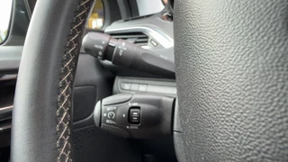 Peugeot 208 1.2 PureTech BlueLease Allure Navigatie Clima Velgen / 22