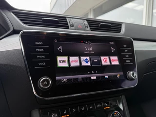 Škoda Superb COMBI 1.5 TSI ACT Business Edition - Automaat Stoelverw. Navi Camera 17inch LMV / 33