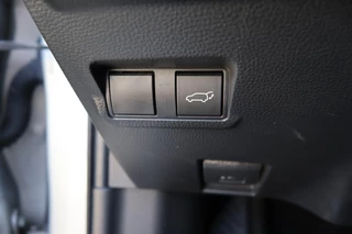 Toyota Corolla Cross 2.0 HYBRID 184PK FIRST-EDITION BLIND-SPOT EL-ACHTERKLEP LM-VELGEN KEYLESS PARK-SENSOREN STOELVERW DRAADLOOS-LADEN AD-CRUISE BLUETOOTH / 37